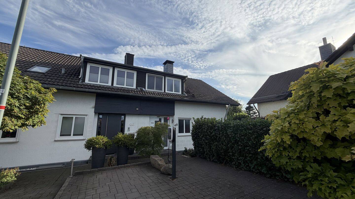 Idyllisches Wohnen im Grünen – Doppelhaushälfte mit Terrasse, Garten und Garage, 42499 Hückeswagen