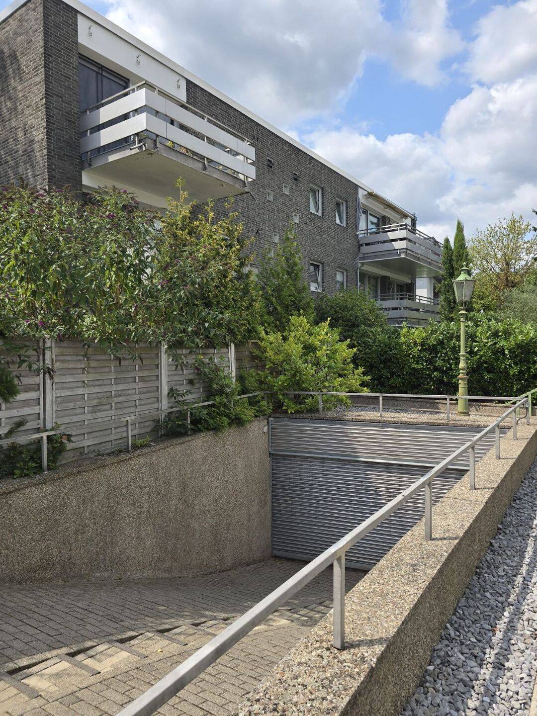 4-Zimmer-Eigentumswohnung mit Kamin & Tiefgarage in Düsseldorf-Stockum, 40474 Düsseldorf (Golzheim Lohausen Pempelfort Stockum)