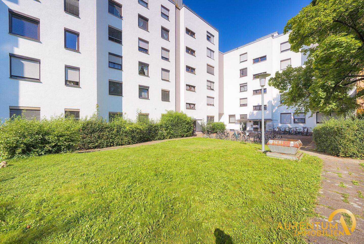 Großzügige Wohnung, mit Balkon und Tiefgaragenstellplatz, in guter Lage – zu verkaufen, 94315 Straubing