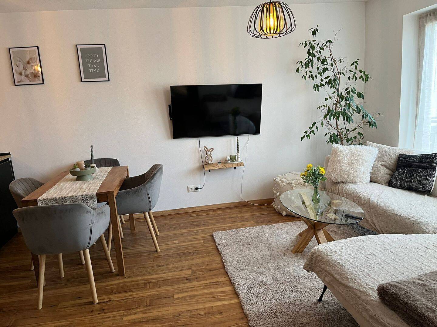 Gehobene 3-Zimmer-Wohnung mit Balkon in Metten, 94526 Metten
