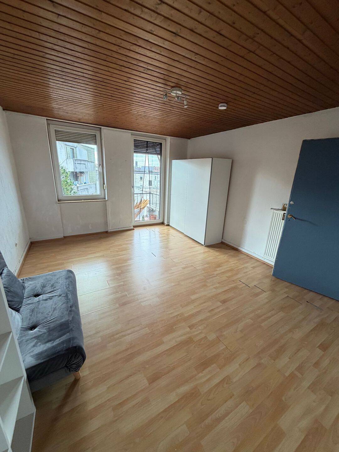 Großes WG Zimmer mit Balkon in bester Lage in den Quadraten!, 68161 Mannheim (Innenstadt Oststadt Quadrate Schwetzingerstadt)