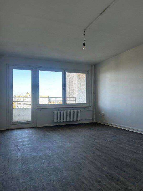 Verfügbar zu Dezember: 3-Zimmer-Wohnung mit Vollbad und Balkon, 24109 Kiel (Hasseldieksdamm Mettenhof)