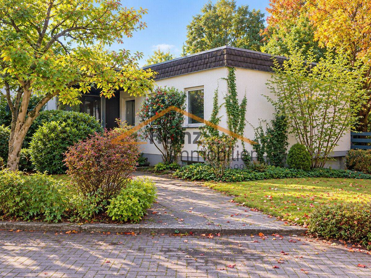 Großzügiger Bungalow mit Einliegerwohnung in hervorragender Lage auf großem Grundstück, 51427 Bergisch Gladbach
