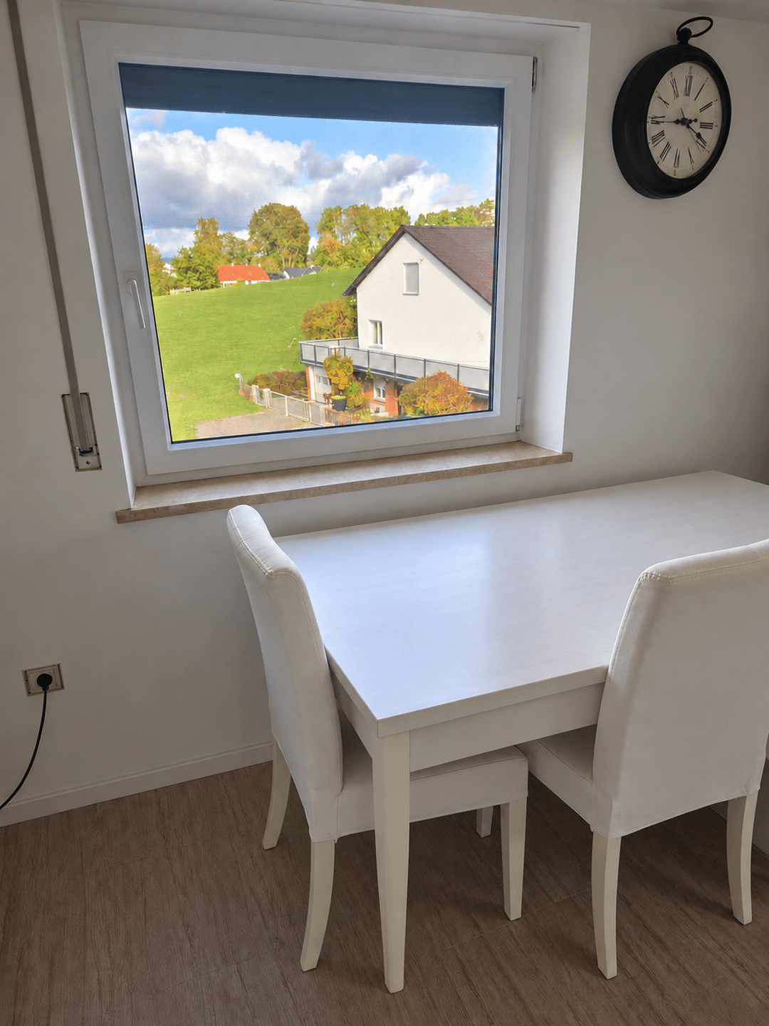 Helle 2,5-Zimmer-Dachgeschosswohnung mit 68 m² in Agawang, Kutzenhausen, 86500 Kutzenhausen