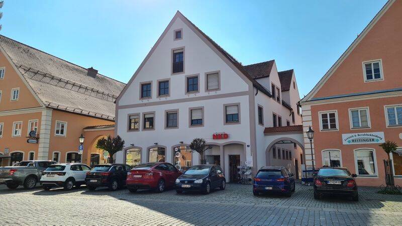 3 Zi. Whg im DG zur Vermietung in Langquaid, 84085 Langquaid
