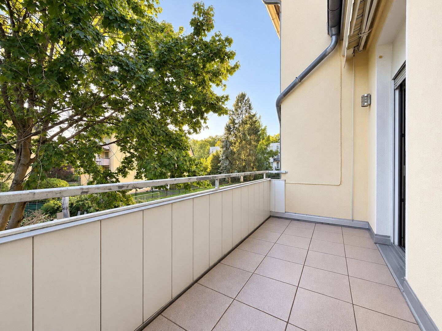 Helle 4-Zimmer-Wohnung in Bonn – Ideal für Familien und Paare, 53117 Bonn (Auerberg Buschdorf Graurheindorf Zentrum Castell)