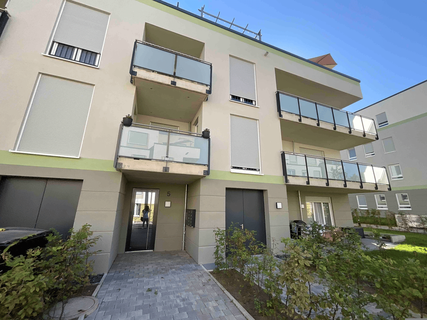Neuwertige 3-Zimmer-Wohnung mit Dachterrasse!, 60437 Frankfurt am Main