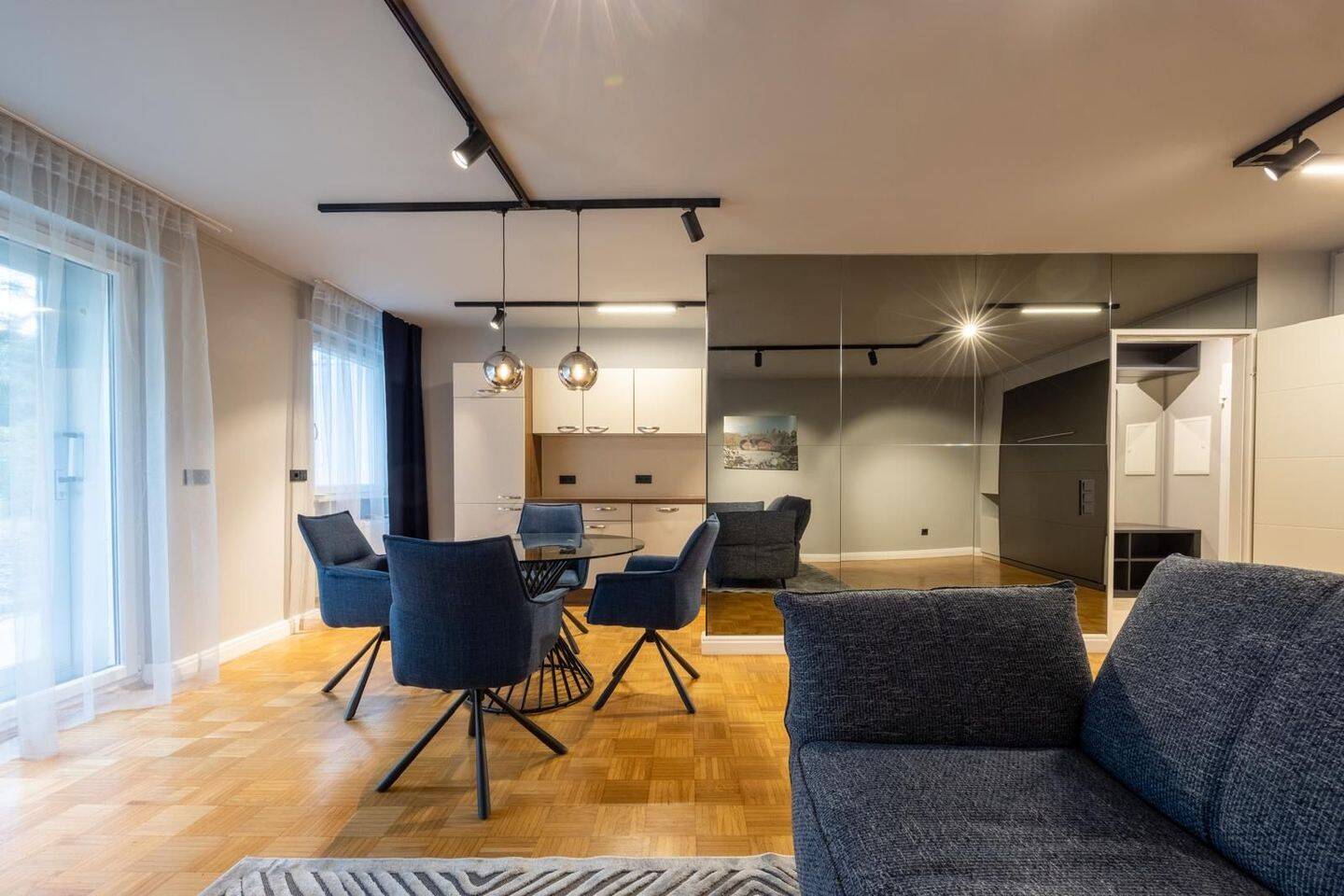 Top 1-Zimmer-Appartment inkl. Stellplatz möbliert Nähe Goetheturm – Bestlage Sachsenhausen-Süd, 60599 Frankfurt am Main (Oberrad Sachsenhausen)