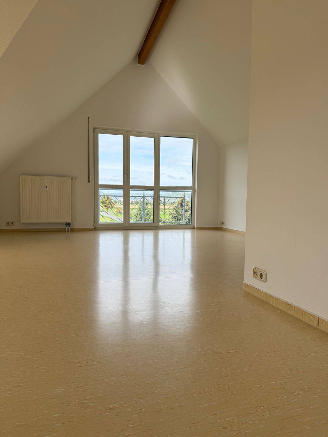 Helle 1-Zimmer-Dachgeschosswohnung, 7407 Uhlstädt-Kirchhasel