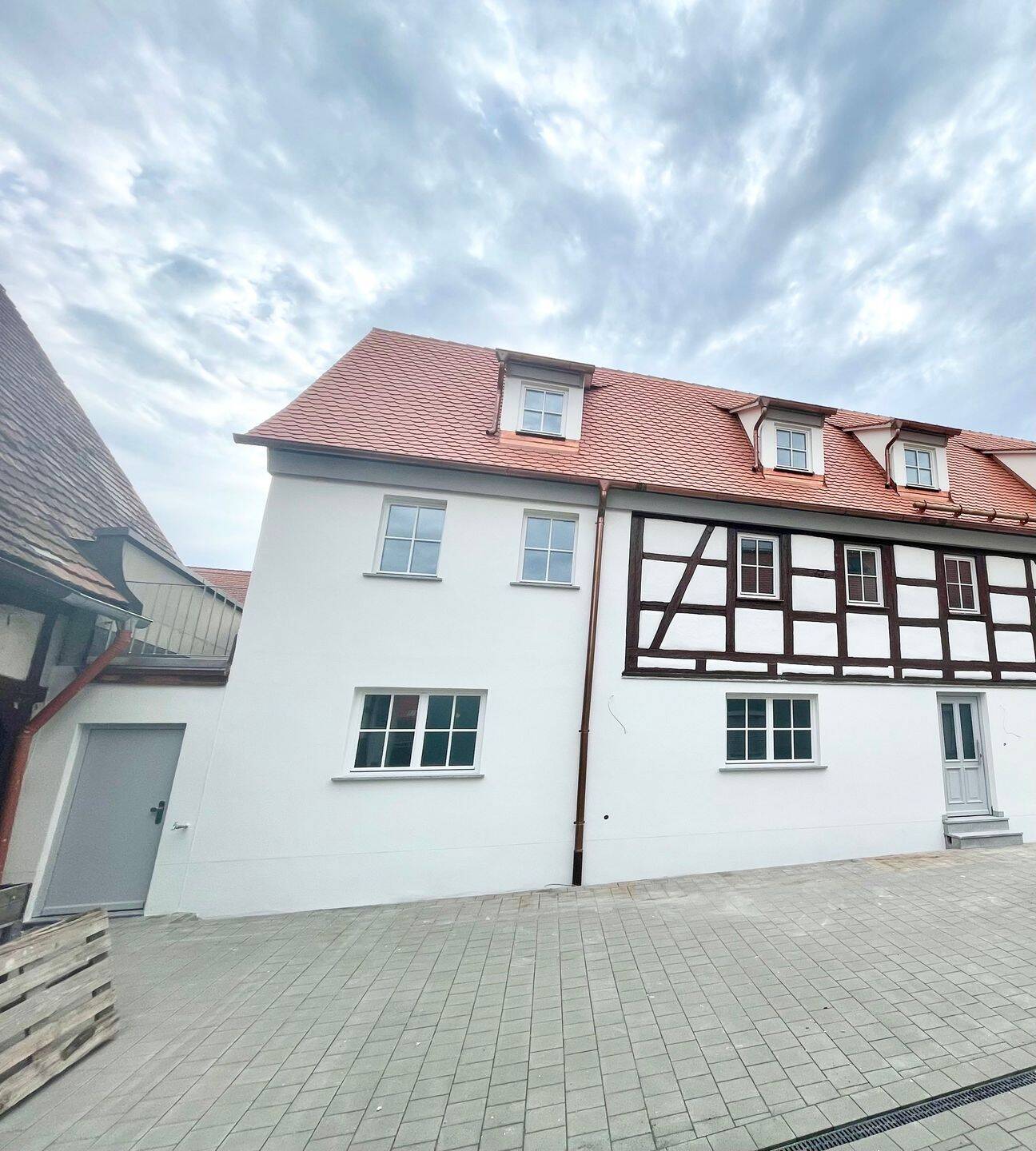 6 Zimmer-Wohnung in Fachwerkhaus – frisch saniert, 90616 Neuhof a.d. Zenn (Neuhof)