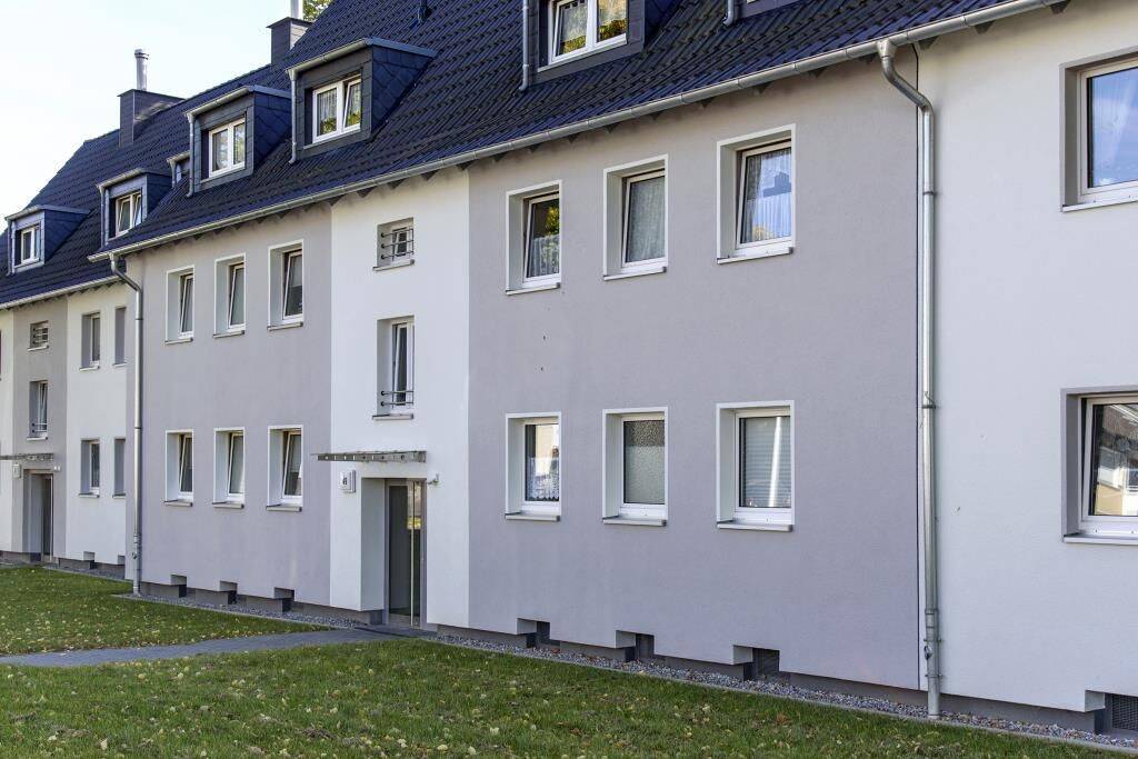 Modernisierte 2-Zimmer-Dachgeschosswohnung mit neuen Fenstern in Iserlohn-Oestrich, 58642 Iserlohn