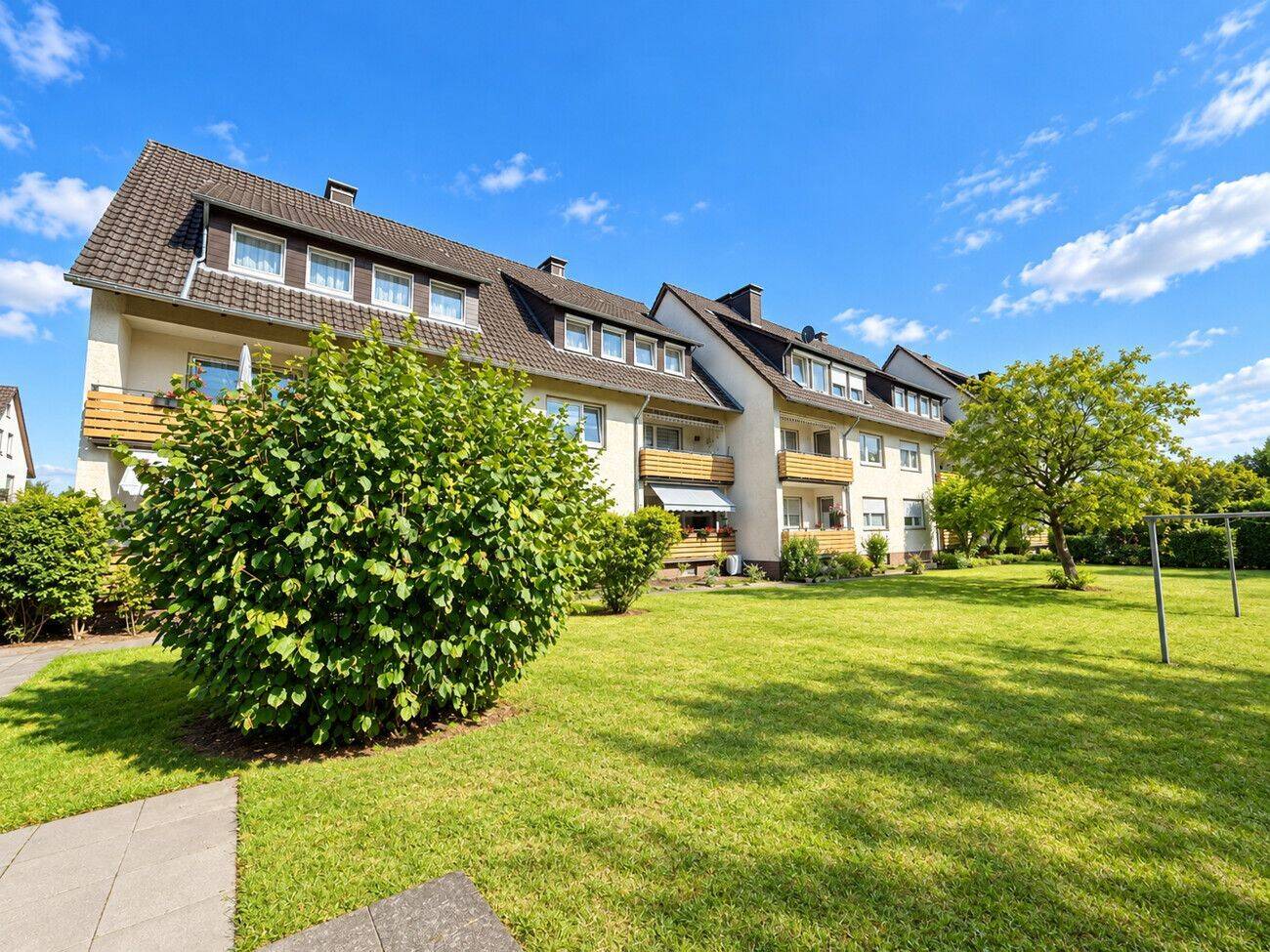 Gepflegte 3-Zimmer-Dachgeschosswohnung mit Gemeinschaftsgarten in Gütersloh, 33334 Gütersloh