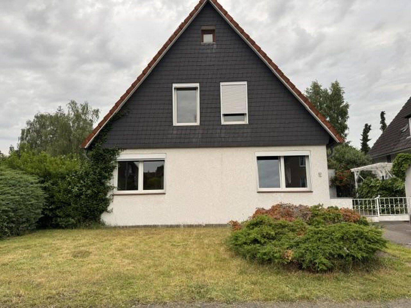 Einfamilienhaus in St. Gertrud mit Eigenland (Gewerbegrundstück) Energieausweis ist in Fertigung, 23566 Lübeck (Sankt Gertrud Sankt Jürgen)