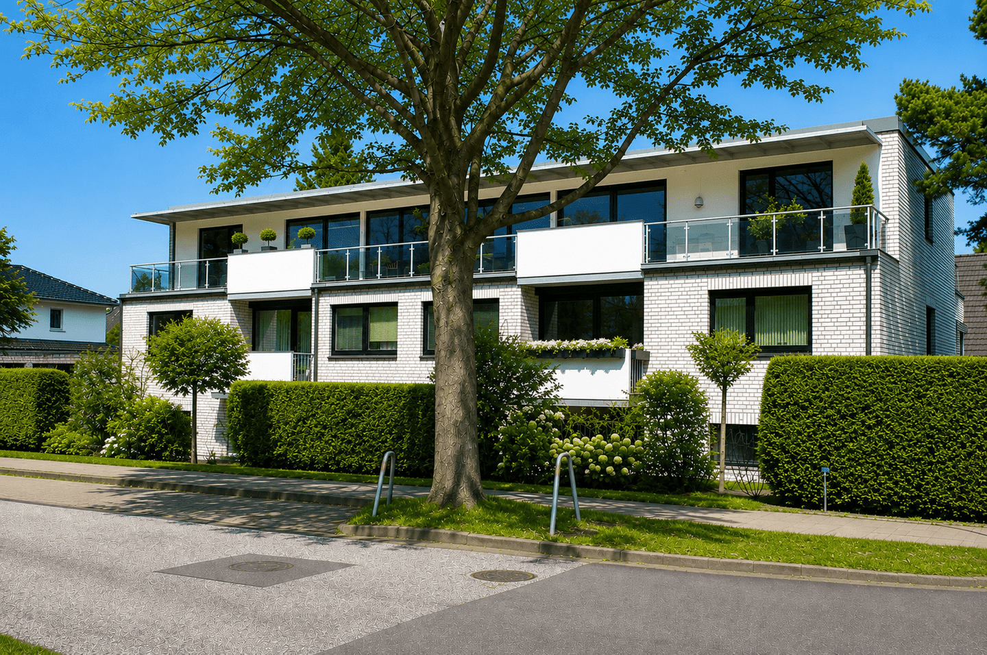 Großzügiges Wohnen mit zwei Terrassen, Pool & Sauna in Hamburg-Schnelsen, 22457 Hamburg (Eimsbüttel Eidelstedt Niendorf Schnelsen)