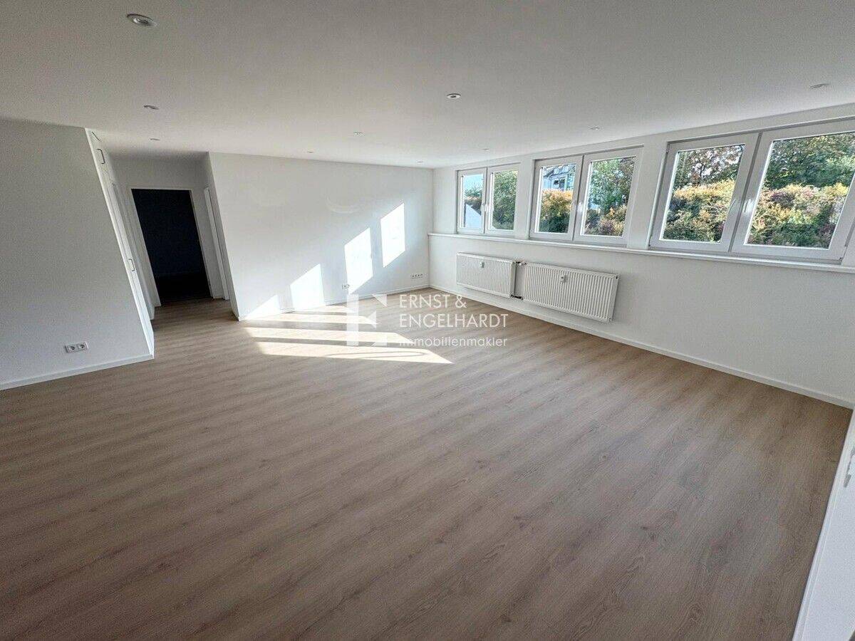Modern renovierte 3-Zimmer-Wohnung mit Einbauküche & Stellplatz (LEVI17 R8), 97318 Kitzingen