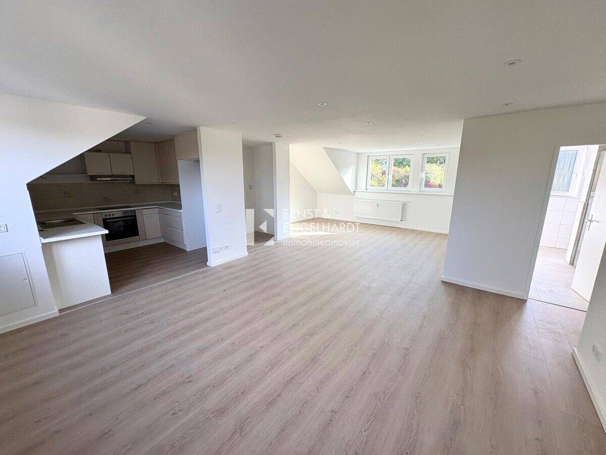 Frisch renoviertes Zuhause mit 3 Zimmern, Einbauküche und Stellplatz (LEVI17 R7), 97318 Kitzingen