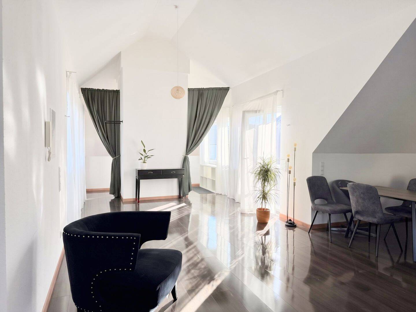 Über den Dächern von Leverkusen: großzügiges Penthouse mit drei Dachterrassen und Zugang über Aufzug, 51373 Leverkusen (Bürrig Küppersteg Rheindorf Wiesdorf)