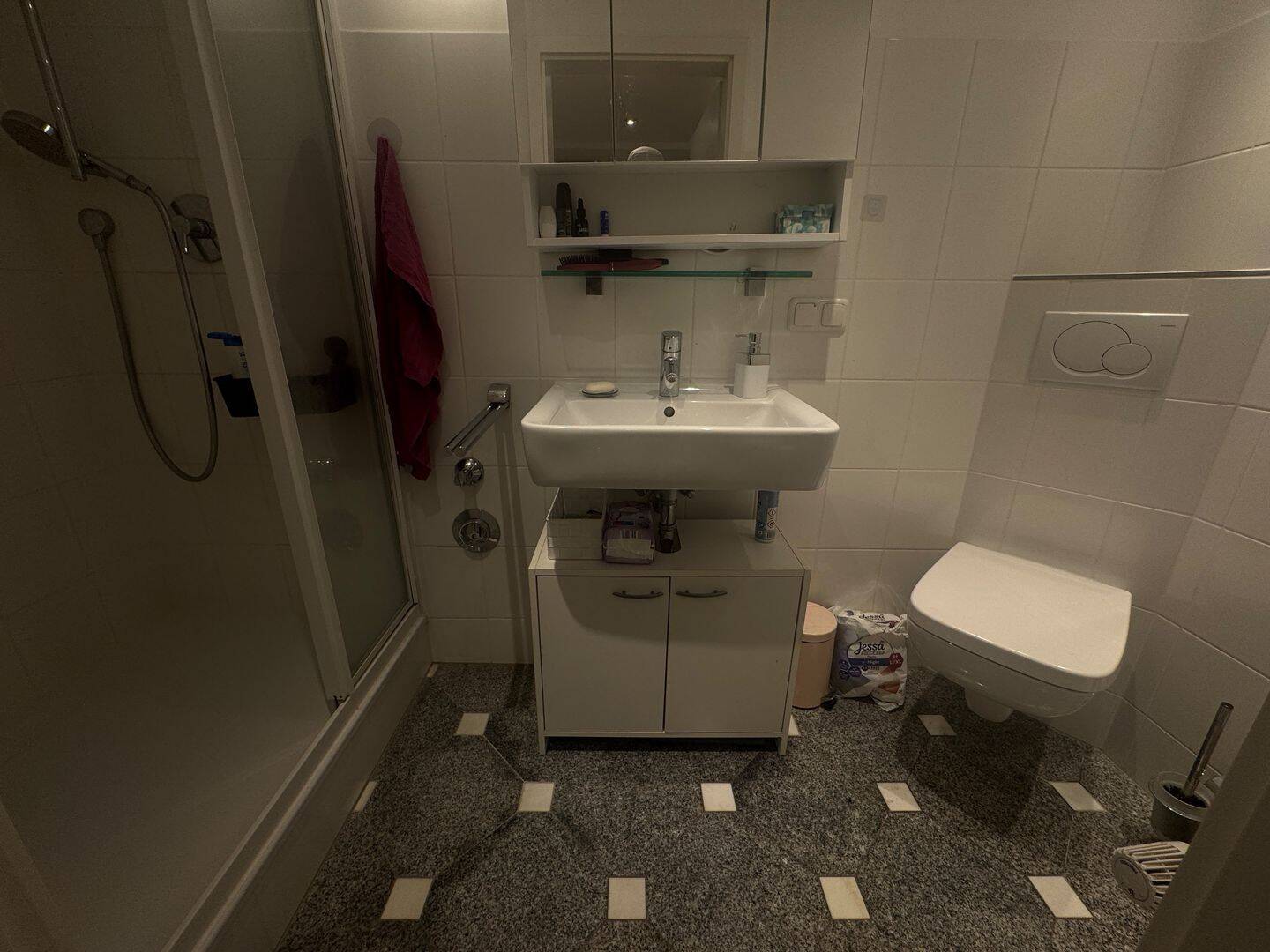 Charmante 1,5-Zimmer-Souterrainwohnung im Frankfurter Westend, 60322 Frankfurt am Main (Dornbusch Innenstadt Nordend-West Westend-Nord Westend-Süd)