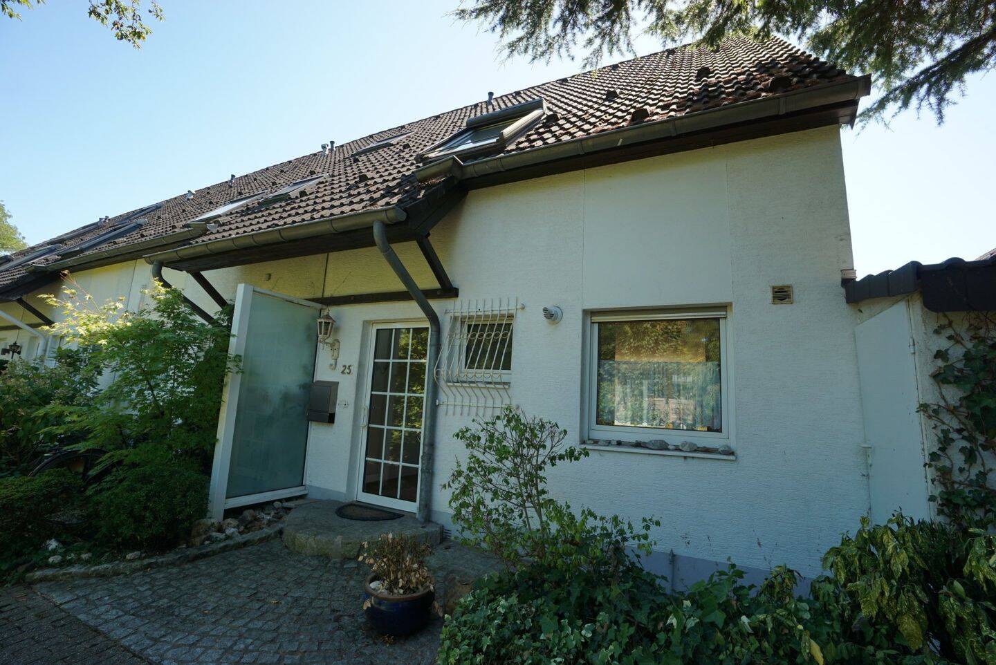 Düsseldorf-Lichtenbroich: Reihenendhaus in familienfreundlicher Lage, 40472 Düsseldorf (Hubbelrath Lichtenbroich Rath Unterrath)