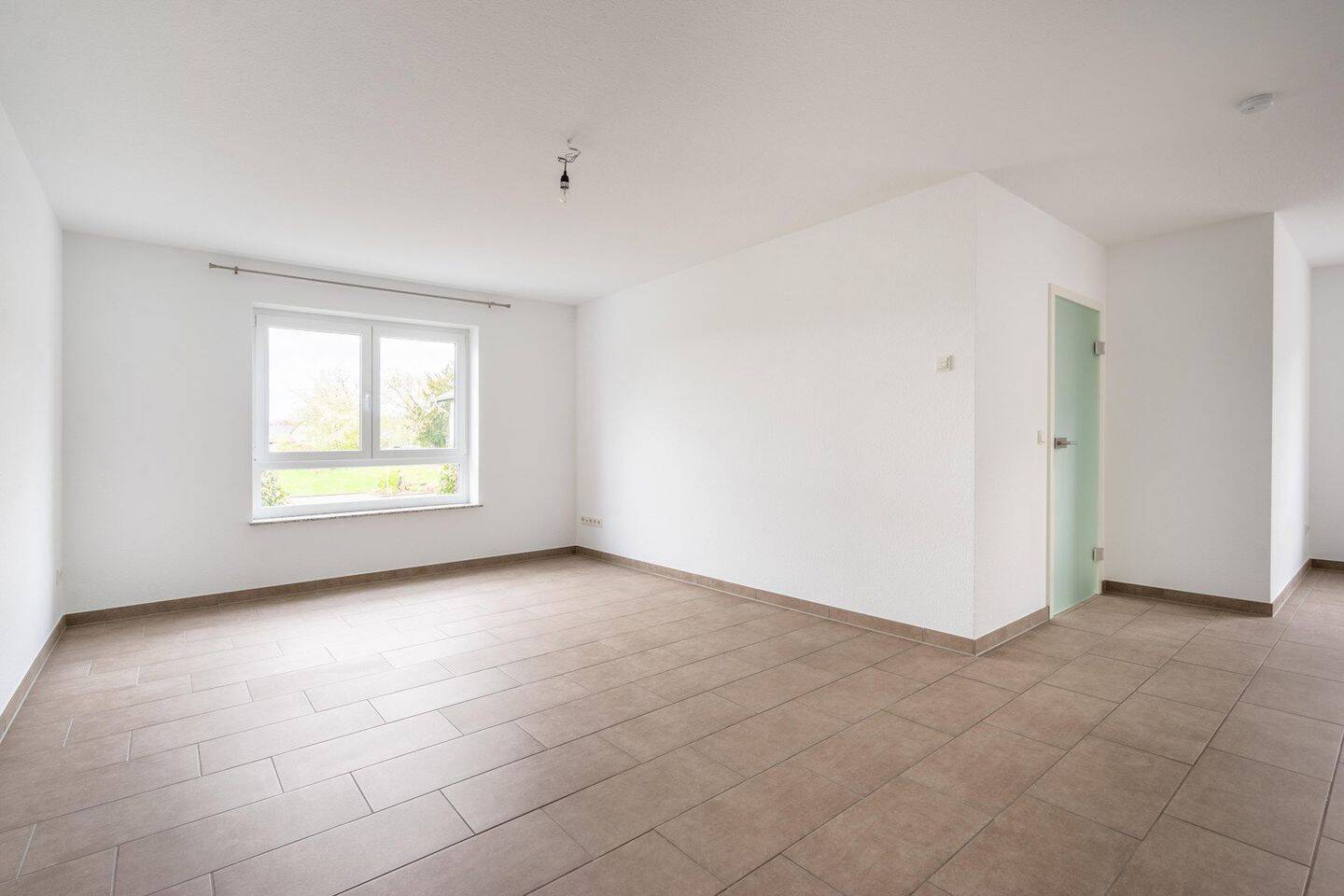 * Großzügige 3,5-Zimmer-Wohnung | 94 m² | EBK & Balkon *, 55459 Grolsheim