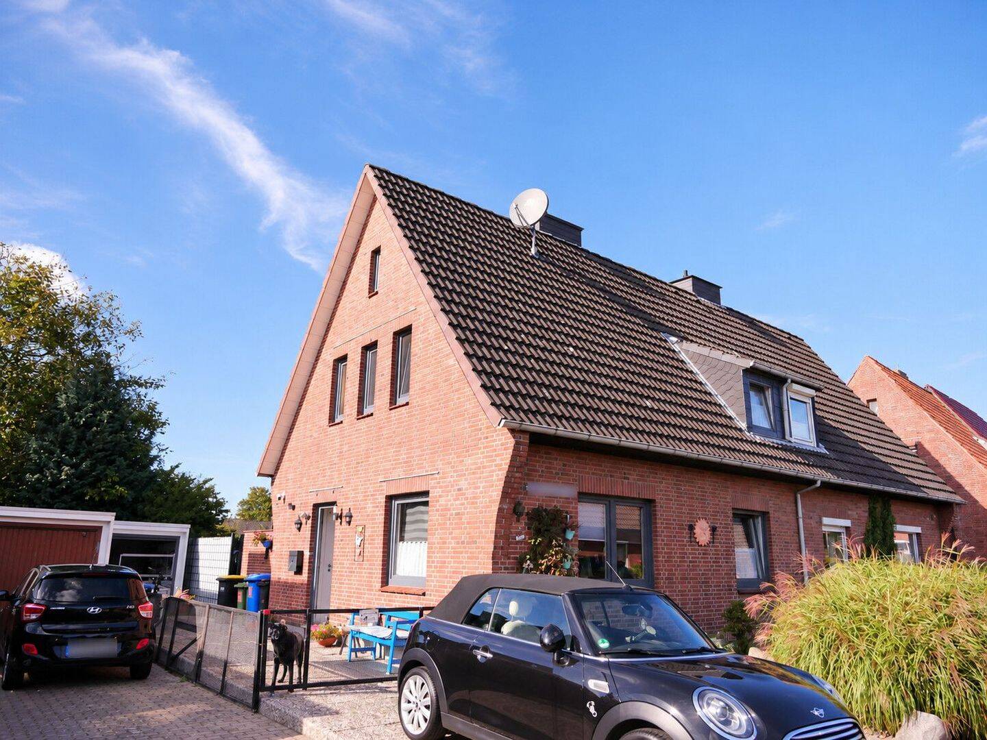Renovierte Doppelhaushälfte im Heider Süden mit Garten und Garage, 25746 Heide