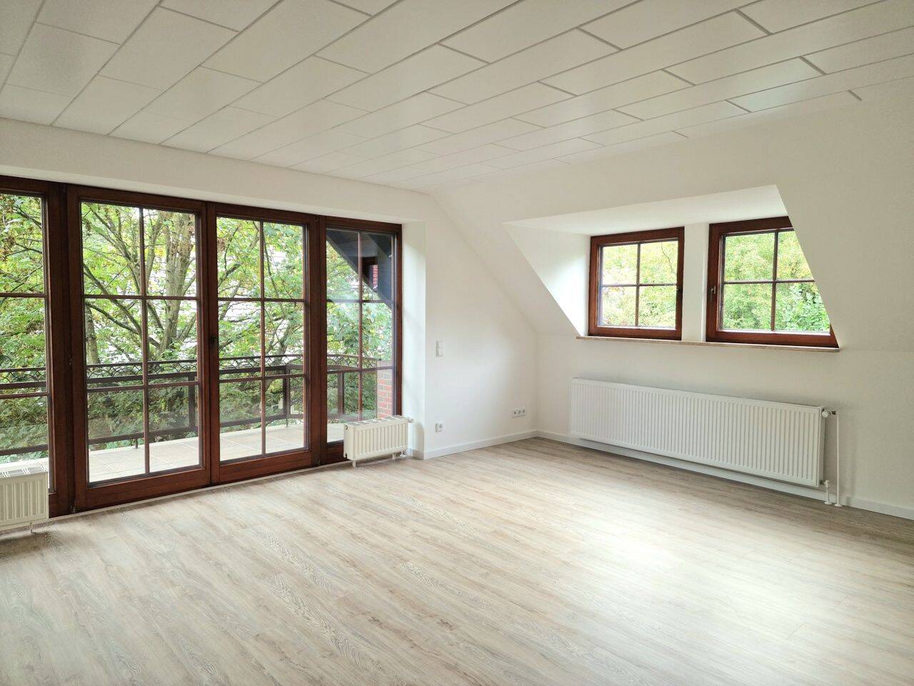Hochwertig ausgestattete kernsanierte 2-Zi.-Dachgeschosswohnung, 21220 Seevetal