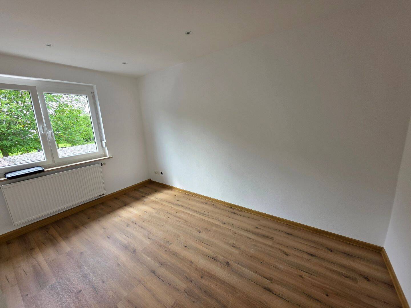 komplett renovierte 2-Zimmerwohnung in einem 3-Familienhaus im Hochparterre in Bad Staffelstein-Schönbrunn, 96231 Bad Staffelstein
