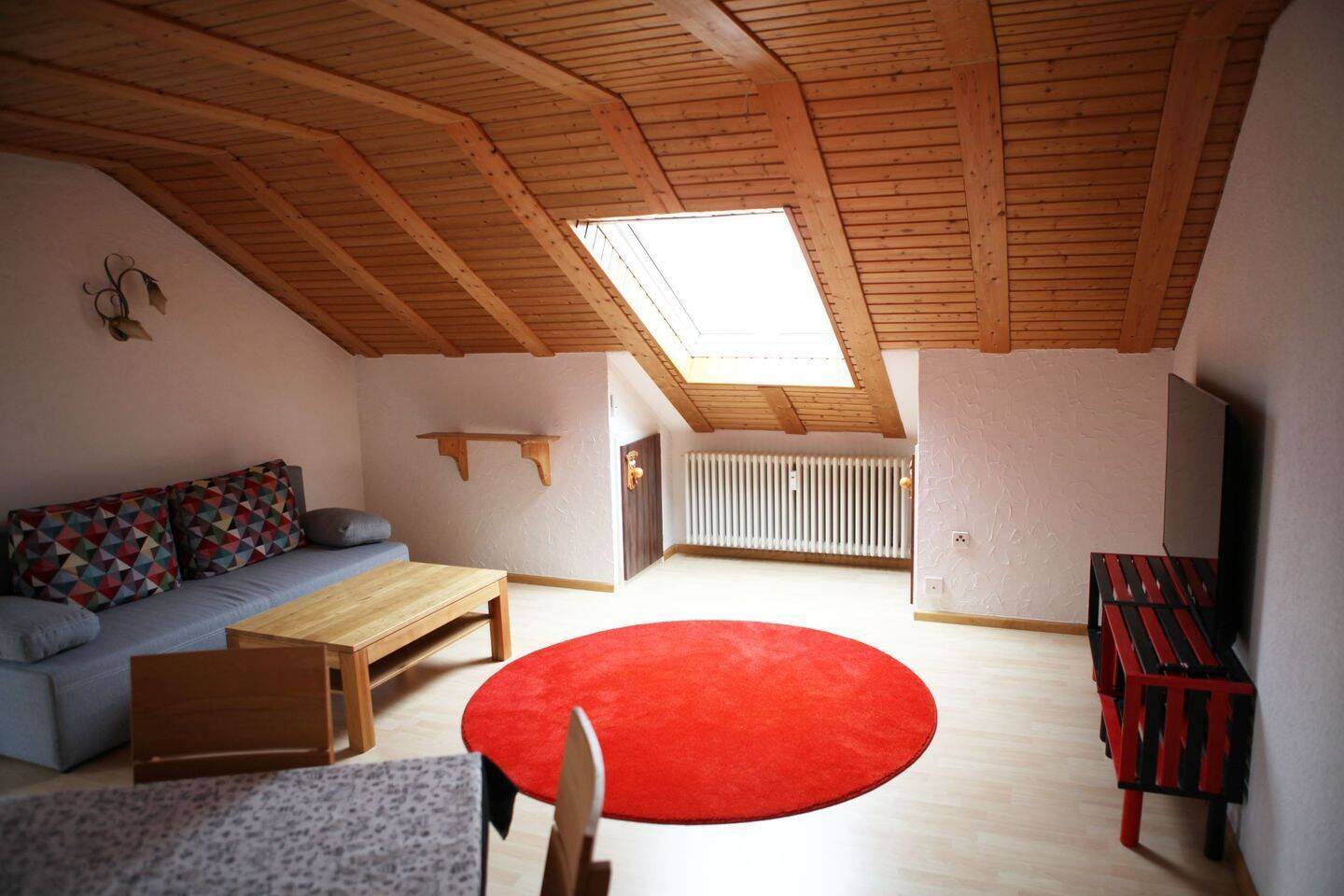 2-Zimmer-Dachgeschosswohnung für eine Person mit EBK und Balkon, 79771 Klettgau