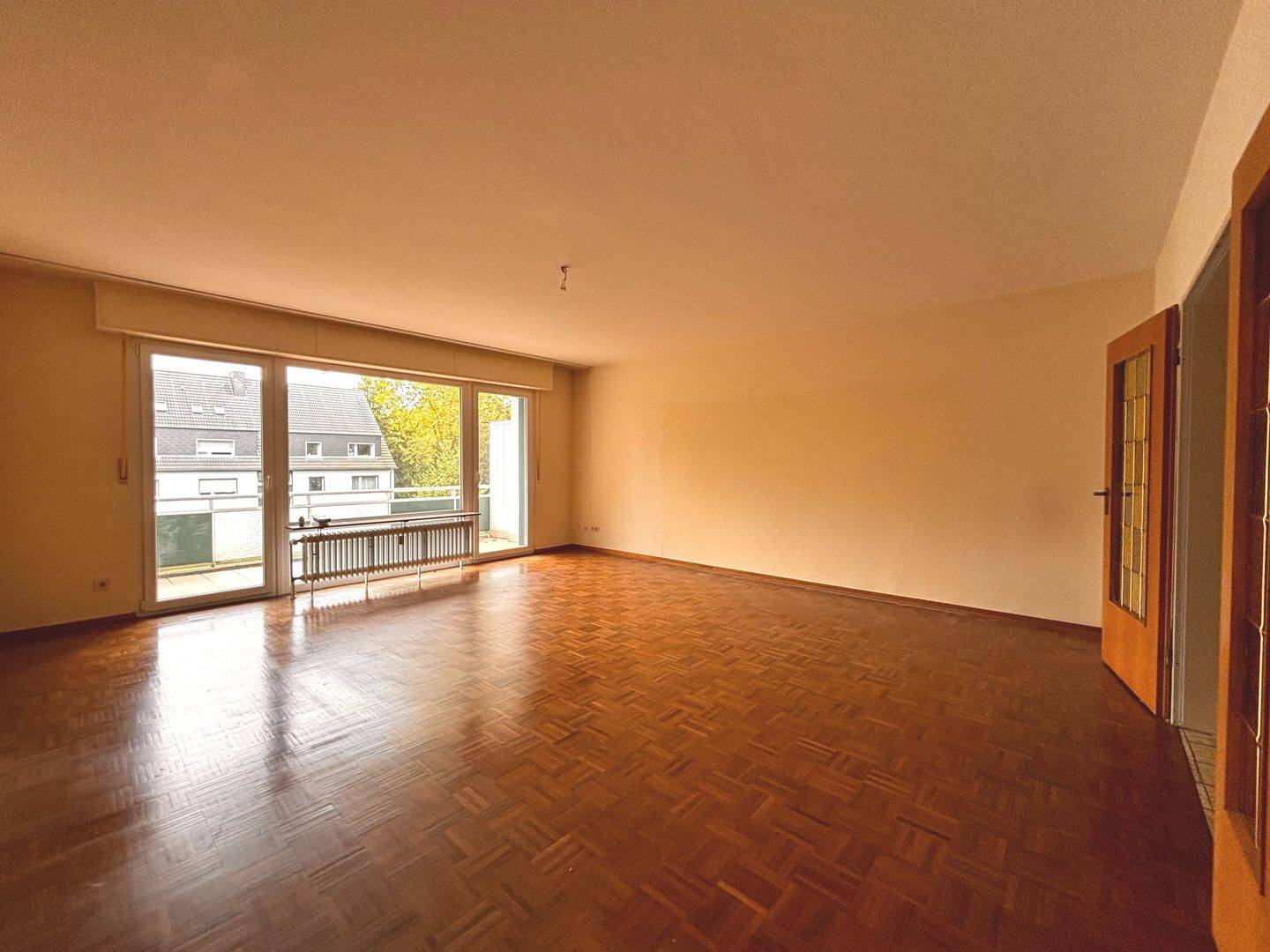 Bezugsfreie 3-Zimmer-Eigentumswohnung in Essen-Bredeney mit Balkon, 2 Stellplätzen und Tiefgaragenstellplatz, 45133 Essen (Bredeney Rüttenscheid Schuir Stadtwald)