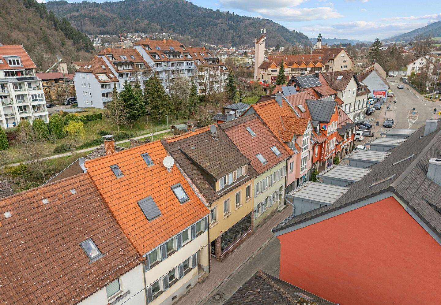 Wohn- und Geschäftshaus, Umnutzung zum Wohnraum möglich., 79183 Waldkirch