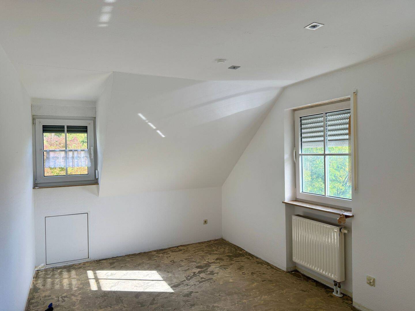 Frisch renovierte Dachgeschosswohnung mit neuer Einbauküche, 97762 Hammelburg