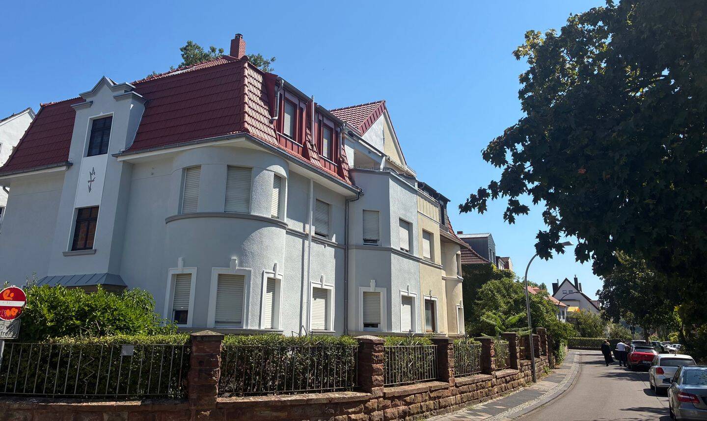 Komplett renovierte 3-Zimmer Wohnung über 2 Etagen mit Loggia am Rotenbühl zu vermieten, 66123 Saarbrücken