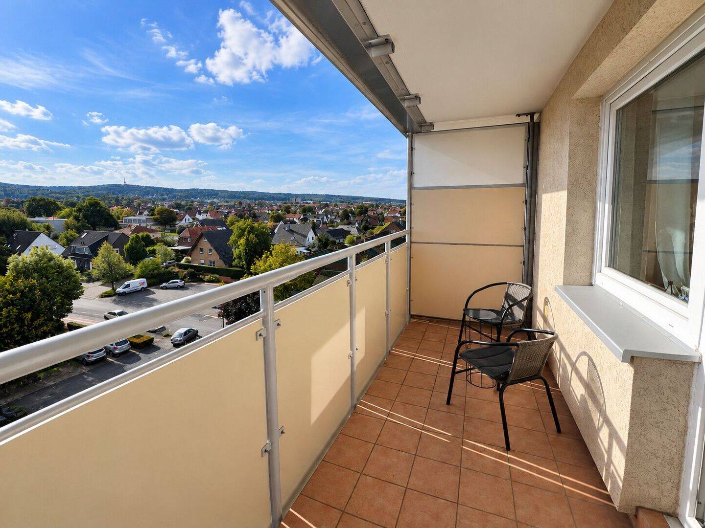 Helle 2-Zimmer-Wohnung direkt in Barsinghausen mit Balkon, Deisterblick, Aufzug und Stellplatz, 30890 Barsinghausen