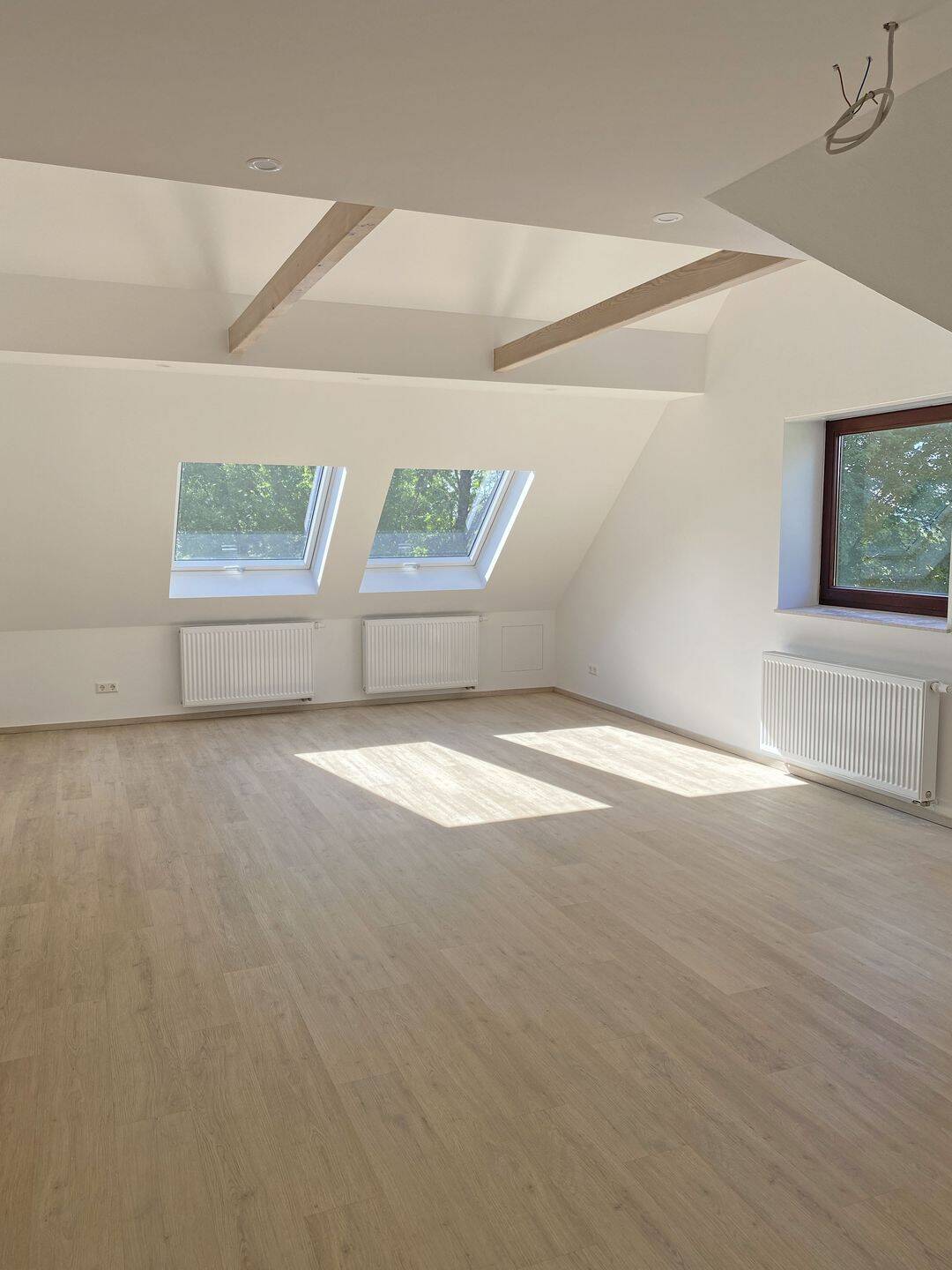 Neuwertige 3-Zimmer-Dachgeschoss-Wohnung in Ruppertshofen, 73577 Ruppertshofen