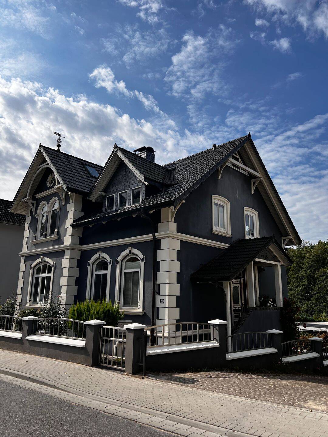 Stilvolle modernisierte Villa in zentraler Lage in Glücksburg, 24960 Glücksburg (Ostsee)
