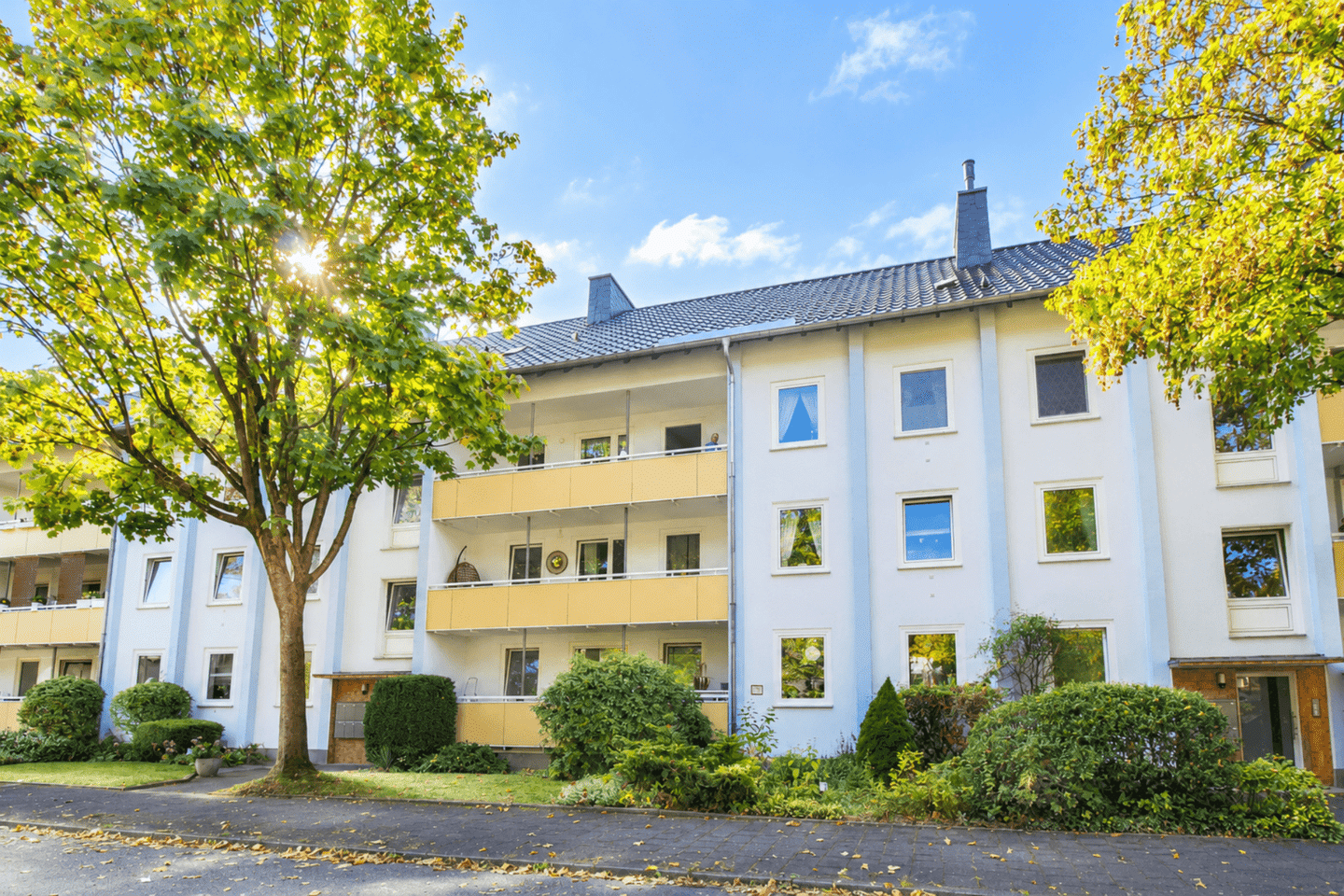 Einzugsbereit & modern nahe Klinikum: 2,5-Zimmer-ETW mit geräumiger Loggia, 32049 Herford