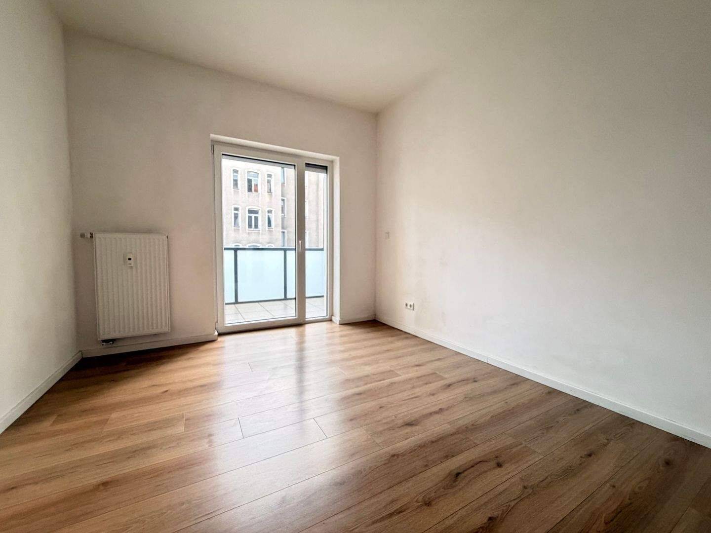 2 Zimmer Wohnung mit großem Balkon und EBK +++ kernsaniert in 2020, 2 Gehminuten zur U2, WG geeignet +++, 90439 Nürnberg (Großreuth bei Schweinau Schweinau Sankt Leonhard Sündersbühl)