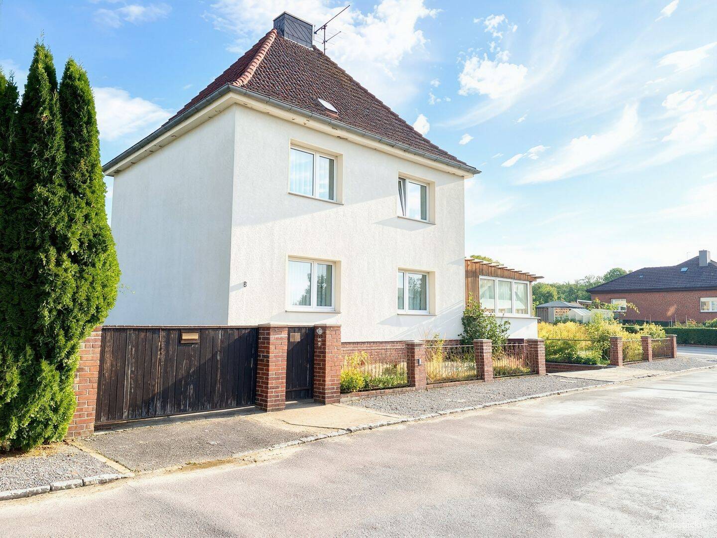 Sanierungsbedürftiges Einfamilienhaus mit wundervollem Grundstück inkl. Garagen & Wintergarten!, 39356 Oebisfelde-Weferlingen