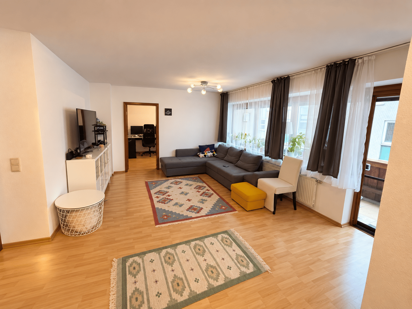 Schöne & helle 2-Zimmer-Wohnung in bester Lage inkl. Küche & Balkon, 90478 Nürnberg (Dutzendteich Gleißhammer Glockenhof Sankt Peter Zerzabelshof)