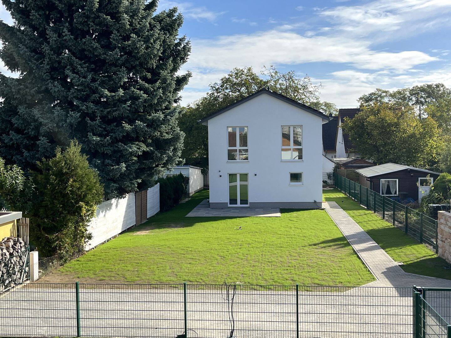 Modernes Einfamilienhaus in Altglienicke – Neubau, eigener Garten, Wärmepumpe, PV & Wallbox, 12524 Berlin (Treptow-Köpenick Altglienicke Kleingartenanlage Falkenbrunn 1)