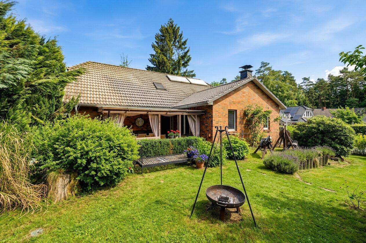 Großzügiges Wohnen in Holm-Seppensen: 8,5 Zimmer mit Option zum Umbau als Zweifamilienhaus, 21244 Buchholz in der Nordheide