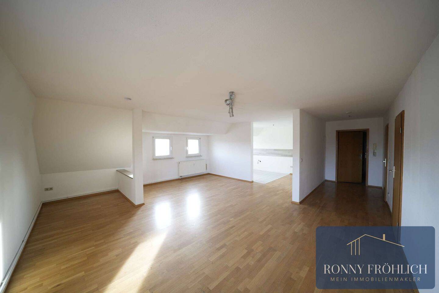 Helle 3-Raum-Dachgeschosswohnung mit Balkon, modernem Komfort & ruhiger Lage in Chemnitz, 9120 Chemnitz (Altchemnitz Bernsdorf Helbersdorf Kapellenberg)