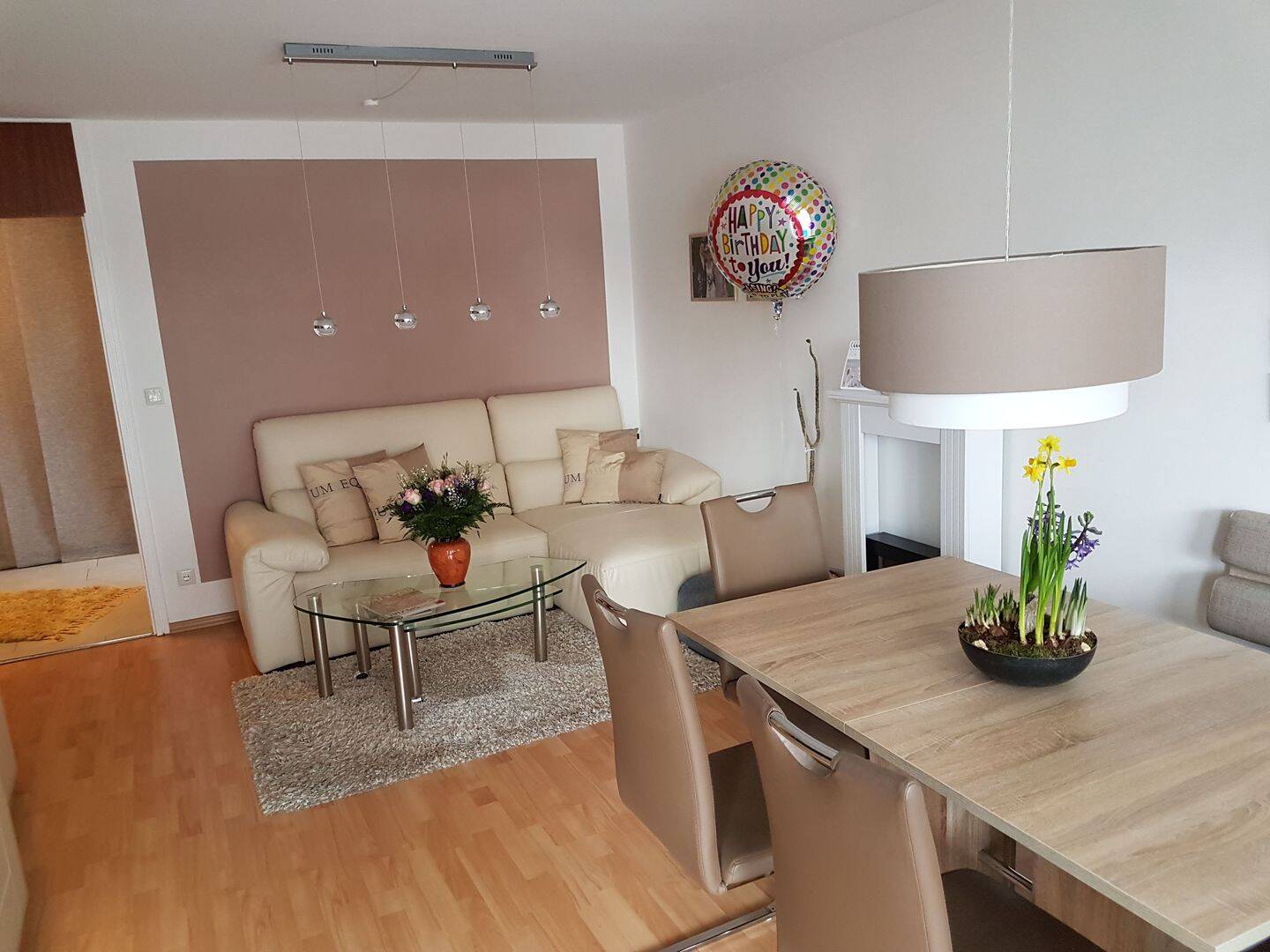 Stilvolle, gepflegte 2-Zimmer-Wohnung mit großer Süd- Loggia in Ottobrunn, 85521 Ottobrunn