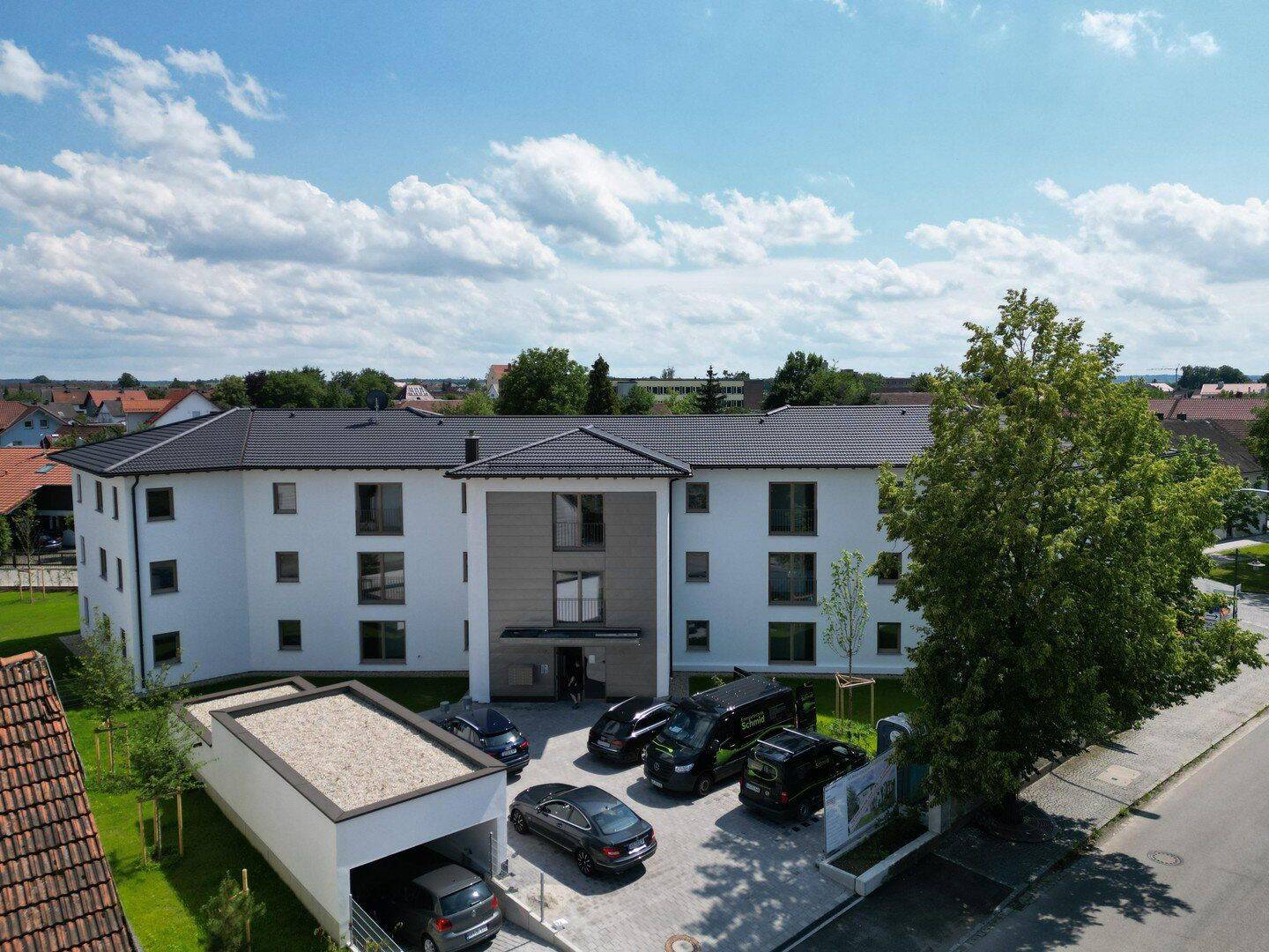 Moderne 2-Zimmer-Erdgeschosswohnung mit 34 m² Garten, Tiefagarage, Aufzug und Glasfaseranschluss,., 94333 Geiselhöring
