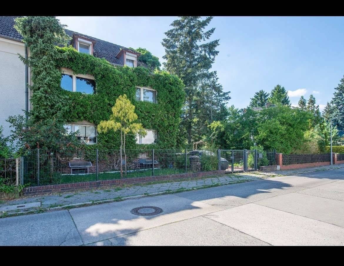 Großzügiges Familienhaus mit 3 Wohnebenen, 730 m² Garten, Wintergarten & Garage in Berlin-Mariendorf, 12107 Berlin (Tempelhof-Schöneberg)