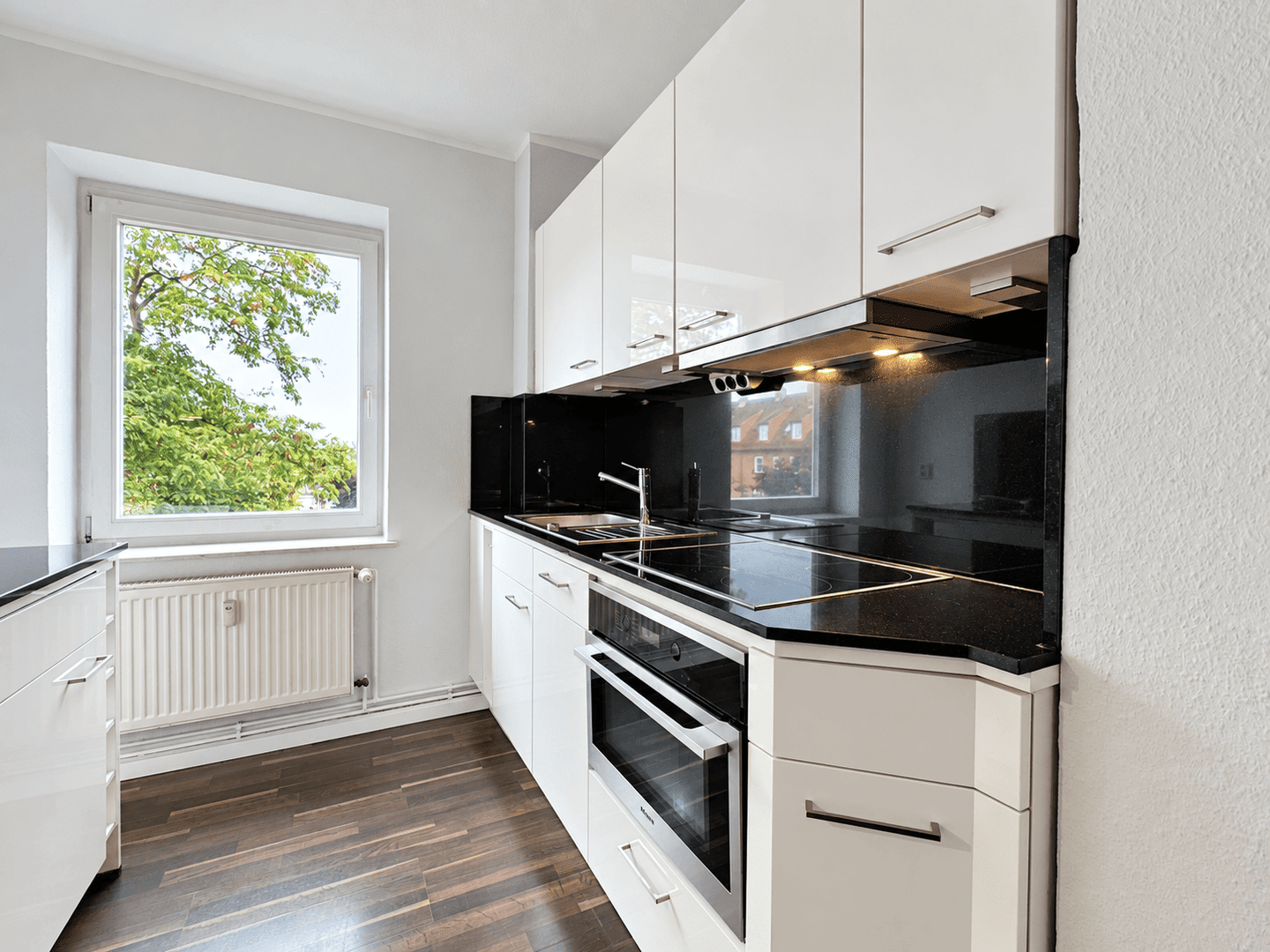Frisch renovierte 2-Zimmer-Wohnung mit exklusiver Einbauküche, 18069 Rostock (Evershagen Gartenstadt/Stadtweide Kröpeliner Tor-Vorstadt Reutershagen Schmarl)