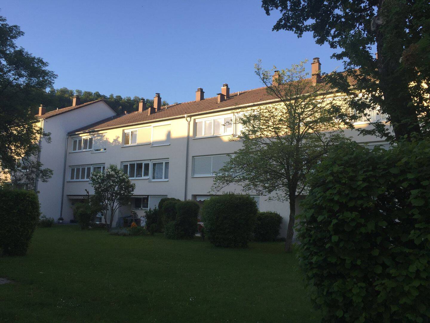 Gepflegte 3-Zimmer-Wohnung – gut gepflegte Wohnanlage mit üppigem Grün – Stellplatz!, 73447 Oberkochen