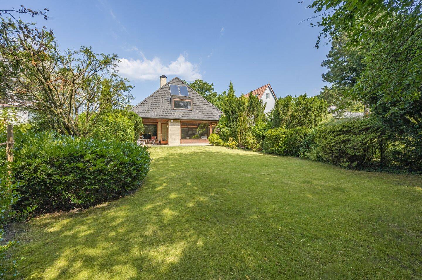 Großzügig wohnen – Einfamilienhaus mit sonnigem Garten, 22559 Hamburg (Altona Rissen)