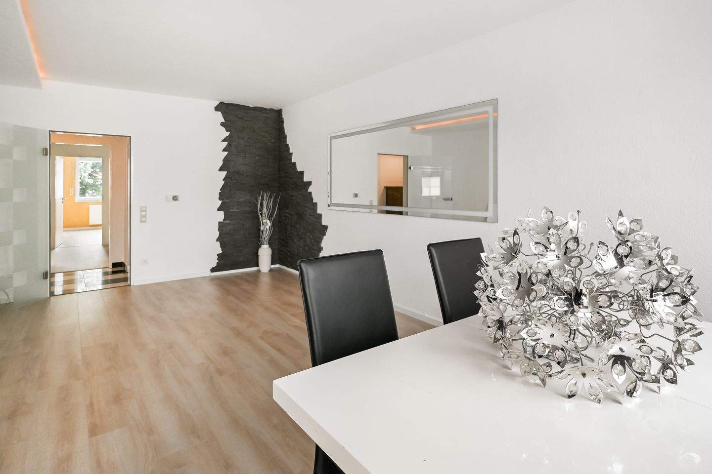 Urbanes Wohnen in Bestlage: Renovierte Eigentumswohnung mit Balkon und Stellplätzen!, 33602 Bielefeld (Innenstadt)
