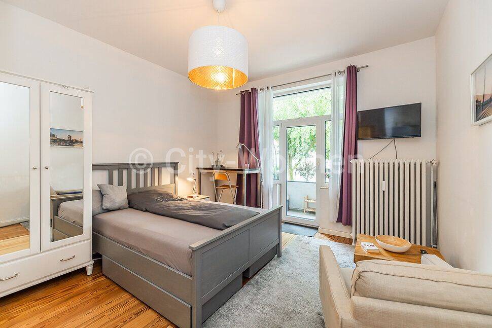 Möbliertes 1-Zimmer Apartment mit Balkon in schöner Villa in Hamburg-Fuhlsbüttel, 22335 Hamburg (Hamburg-Nord Alsterdorf Fuhlsbüttel Groß Borstel Ohlsdorf)